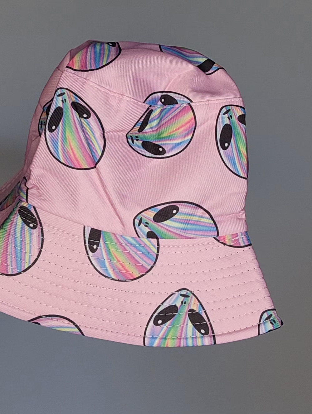 Pink alien hat - Picture 3 of 5